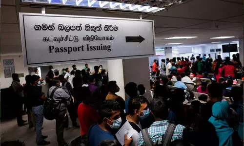 ഭക്ഷണമില്ല, പാചകവാതകവുമില്ല; ലങ്കക്കാർക്ക് നാടുവിടാൻ പാസ്പോർട്ട് വേണം