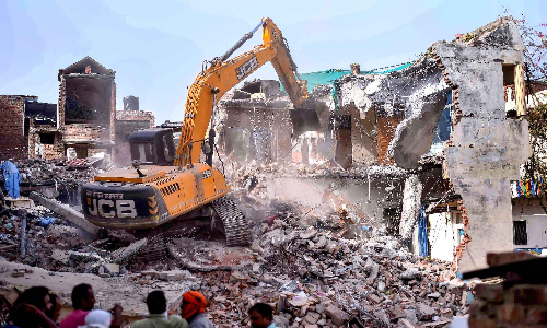 ബു​​ൾ​​ഡോ​​സ​​ർ രാ​​ജ്​ തീ​​ർ​​ത്ത ത​​മോ​​ഗ​​ർ​​ത്ത​​ങ്ങ​​ൾ