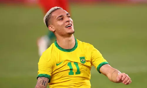 ലോകകപ്പോടെ ഈ ബ്രസീലുകാരൻ സൂപ്പര്‍താരമാകും! മാഞ്ചസ്റ്റര്‍ യുനൈറ്റഡ് വിലയിട്ടു, പോരെന്ന് അയാക്‌സ്!