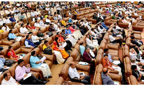 ലോക കേരളസഭ: മടങ്ങിയെത്തിയ പ്രവാസികളെ ​തൊഴിൽ കമ്പോളത്തിലേക്ക്​ നയിക്കും