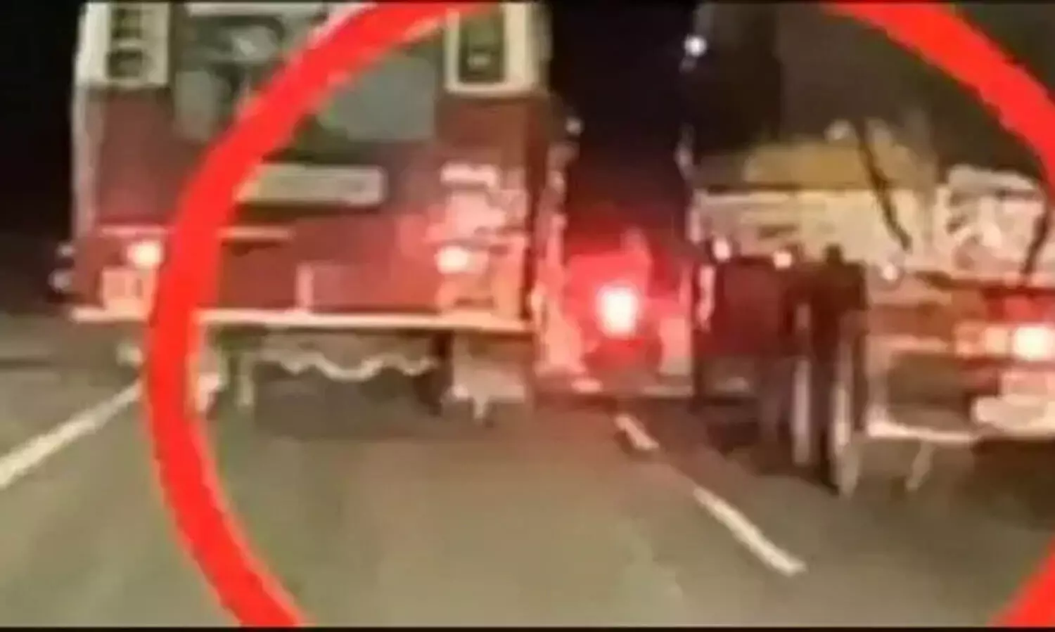 കെ.എസ്.ആർ.ടി.സി ബസ് ഇടിപ്പിച്ച് യുവാക്കളുടെ മരണം: ഡ്രൈവറുടെ വീഴ്ചയെന്ന് പൊലീസ്, നരഹത്യക്ക് കേസ്