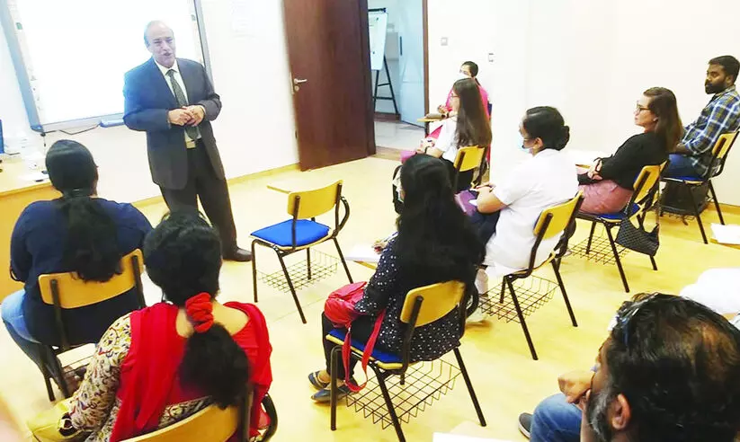 കാൻസർ രോഗികളുമായി ആശയവിനിമയത്തിന് നഴ്സുമാർക്ക് പരിശീലനം കാൻസർ രോഗികളുമായി ആശയവിനിമയത്തിന് നഴ്സുമാർക്ക് പരിശീലനം