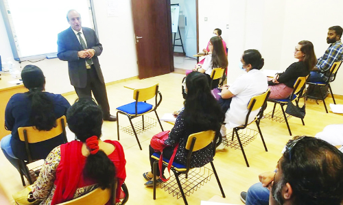 കാ​ൻ​സ​ർ രോ​ഗി​ക​ളു​മാ​യി ആ​ശ​യ​വി​നി​മ​യ​ത്തി​ന്  ന​ഴ്സു​മാ​ർ​ക്ക് പ​രി​ശീ​ല​നം