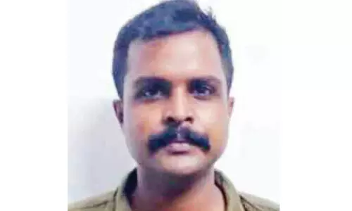 പൊ​ലീ​സ്​ ച​മ​ഞ്ഞ് പ​ണം ത​ട്ടാ​ൻ ശ്ര​മി​ച്ച​യാ​ൾ അ​റ​സ്റ്റി​ൽ