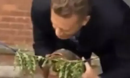 Tortoise Inaugurates UK University Lab By Cutting Ribbon With Teeth