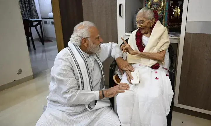 അമ്മ പറഞ്ഞു, കൈക്കൂലി വാങ്ങരുത് -മോദി