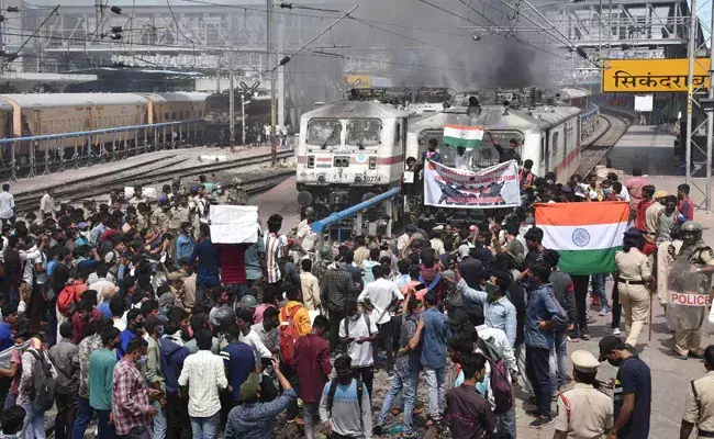 അഗ്നിപഥ് പ്രതിഷേധം: സെക്കന്ദരാബാദ് അക്രമണത്തിന്റെ മുഖ്യസൂത്രധാരകനായ മുൻ സൈനികോദ്യോഗസ്ഥനെ അറസ്റ്റ് ചെയ്തുവെന്ന് ​പൊലീസ്