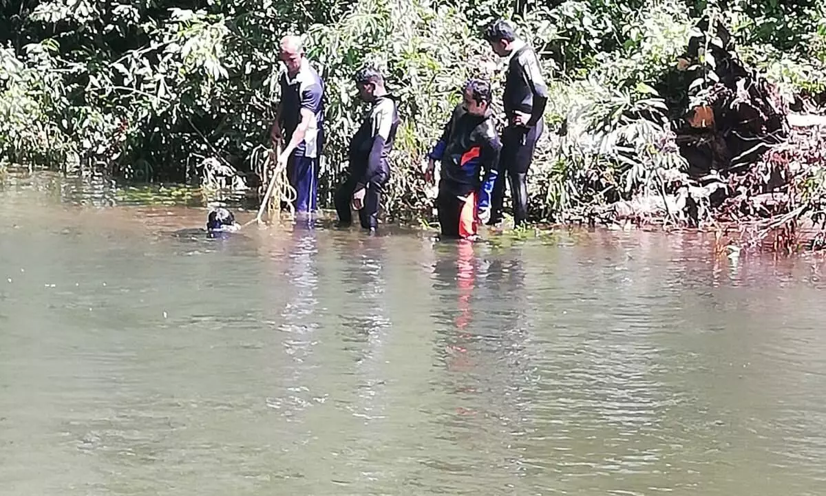 പുഴയിൽ കാണാതായ യുവാവിനായി തിരച്ചിൽ തുടരുന്നു പുഴയിൽ കാണാതായ യുവാവിനായി തിരച്ചിൽ തുടരുന്നു
