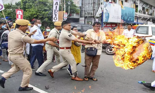 അ​ഗ്നി​പ​ഥ് പ്ര​ക്ഷോ​ഭം: 35 വാ​ട്സാ​പ്പ് ഗ്രൂ​പ്പു​ക​ൾ നി​രോ​ധി​ച്ചു, വ്യാപക അറസ്റ്റ്