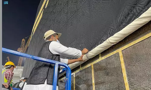 കഅ്​ബയുടെ കിസ്​വ ഉയർത്തികെട്ടി; ചിത്രങ്ങൾ കാണാം