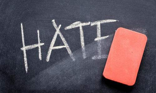 യു.​പി​ പ​ള്ളി​ മ​തി​ലി​ൽ പ്ര​വാ​ച​ക​നി​ന്ദ​യു​ള്ള എ​ഴു​ത്ത്