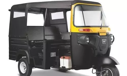 സി.​പി.​എം പ്രാ​ദേ​ശി​ക നേ​താ​വി​ന്‍റെ ഓ​ട്ടോ ക​ത്തി​ച്ചു