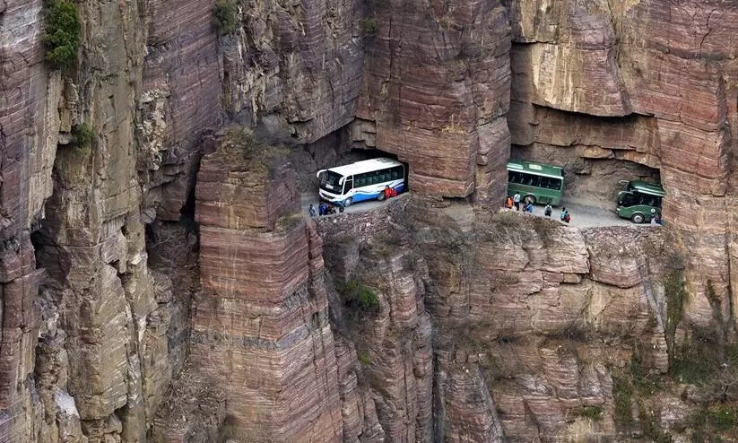 Guoliang Tunnel dangerous road in the world Guoliang Tunnel dangerous road in the world