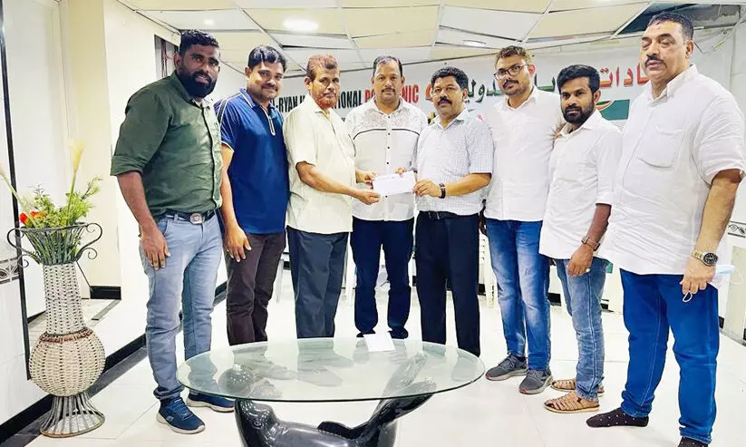 സി.എച്ച് സെൻറർ ശിഹാബ് തങ്ങൾ സെൽ ഫണ്ട് കൈമാറി സി.എച്ച് സെൻറർ ശിഹാബ് തങ്ങൾ സെൽ ഫണ്ട് കൈമാറി