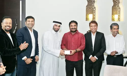 ആ​ന​ന്ദ്​ കു​മാ​റി​നെ വൈ.​കെ.​എ ആ​ദ​രി​ച്ചു