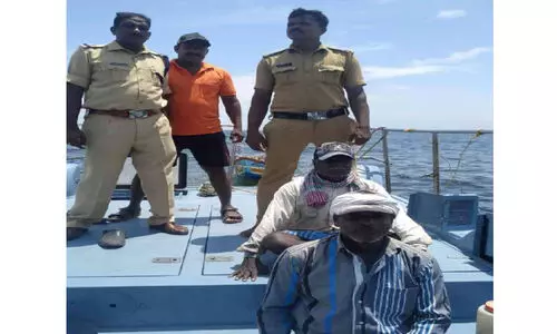 വള്ളത്തിന്‍റെ എൻജിൻ തകരാറിലായി കടലിൽ കുടുങ്ങിയ മത്സ്യത്തൊഴിലാളികളെ രക്ഷിച്ചു