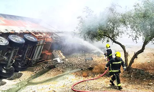 ട്ര​ക്കി​ന് തീ​പി​ടി​ച്ചു; ഒ​രാ​ൾ​ക്ക്​ പ​രി​ക്ക്​