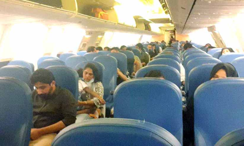 ക​ണ്ണൂ​രി​ലേ​ക്കു​ള്ള എ​യ​ർ ഇ​ന്ത്യ എ​ക്​​സ്​​പ്ര​സ്​ യാ​ത്ര​ക്കാ​ർ നാ​ട​ണ​ഞ്ഞു