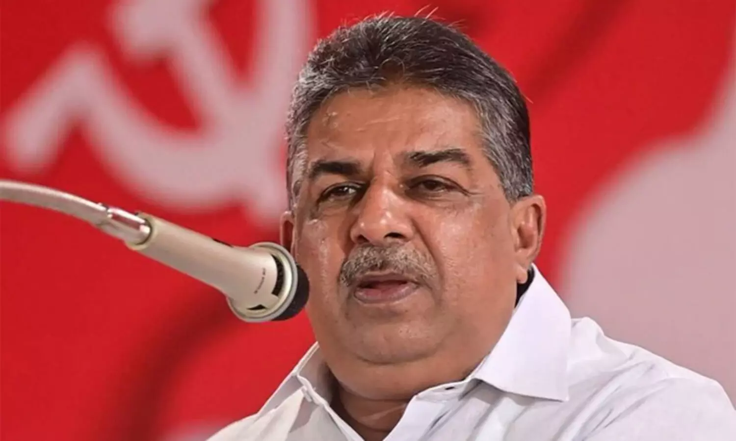 മന്ത്രി സജി ചെറിയാനെതിരെ ഗവർണർക്കും സ്പീക്കർക്കും ഡി.ജി.പിക്കും പരാതി; അയോഗ്യനാക്കണമെന്ന് ആവശ്യം