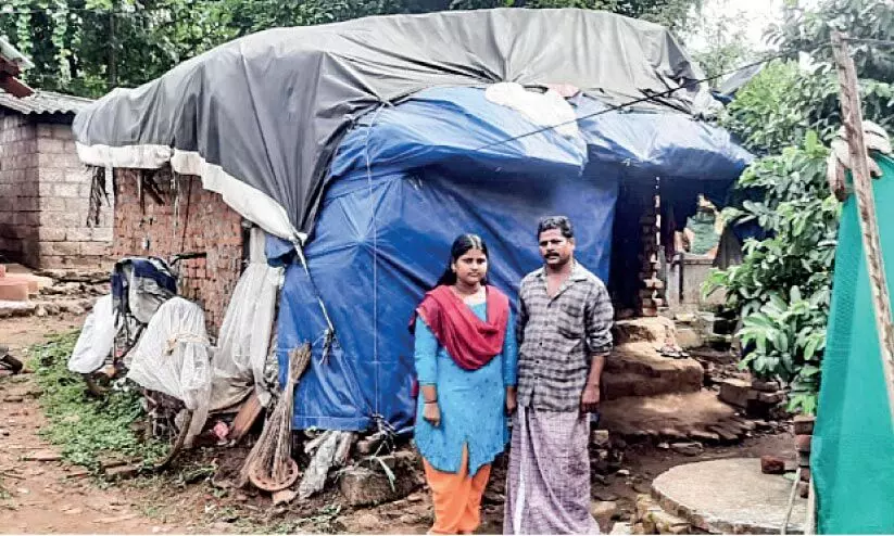 വീട് പ്ലാസ്റ്റിക് ഷീറ്റുകൊണ്ട്, ശരിക്കും മധുബാലയുടെതാണ് മധുരിക്കുന്ന ഫുൾ എ പ്ലസ് വീട് പ്ലാസ്റ്റിക് ഷീറ്റുകൊണ്ട്, ശരിക്കും മധുബാലയുടെതാണ് മധുരിക്കുന്ന ഫുൾ എ പ്ലസ്