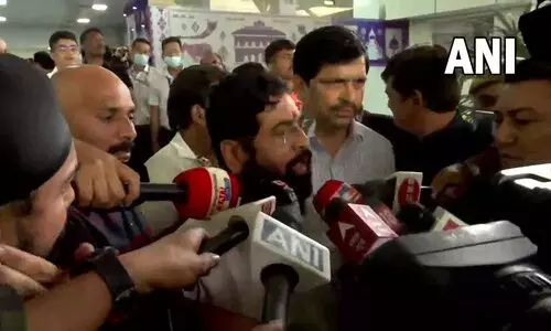 40 എം.എൽ.എമാർ ഒപ്പമുണ്ടെന്ന് എക്നാഥ് ഷിൻഡെ; വിമത എം.എൽ.എമാർ അസമിലെത്തി