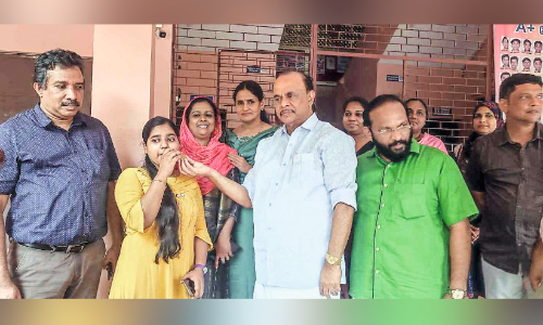 കാഴ്ച പരിമിതികളെ വിട: നമിത എപ്ലസ് തിളക്കത്തിലാണ്...