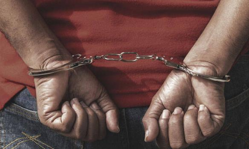 കുട്ടികളെ ഉപേക്ഷിച്ച് മുങ്ങിയ കമിതാക്കൾ പിടിയിൽ