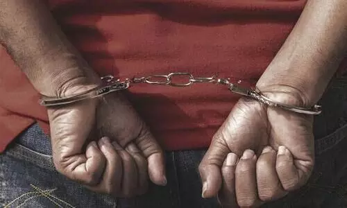 കുട്ടികളെ ഉപേക്ഷിച്ച് മുങ്ങിയ കമിതാക്കൾ പിടിയിൽ