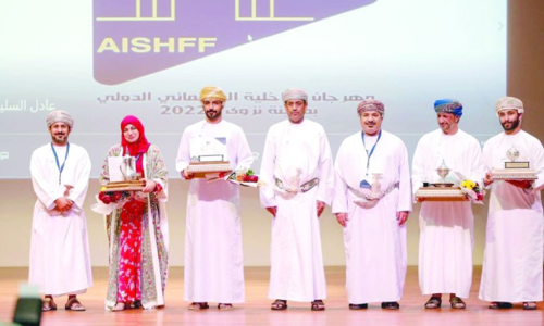 ദാ​ഖി​ലി​യ അ​ന്താ​രാ​ഷ്ട്ര ച​ല​ച്ചി​ത്ര​മേ​ള​ക്ക്​ വ​ർ​ണാ​ഭ തു​ട​ക്കം