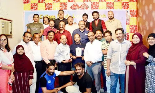 ഡോ. ​ഇ​സ്മാ​ഈ​ൽ മ​രി​തേ​രി​ക്കും മാ​ത്യു വ​ർ​ഗീ​സി​നും യാ​ത്ര​യ​യ​പ്പ്