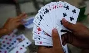 പത്തംഗ ചീട്ടുകളി സംഘത്തെ പൊലീസ് പിടികൂടി