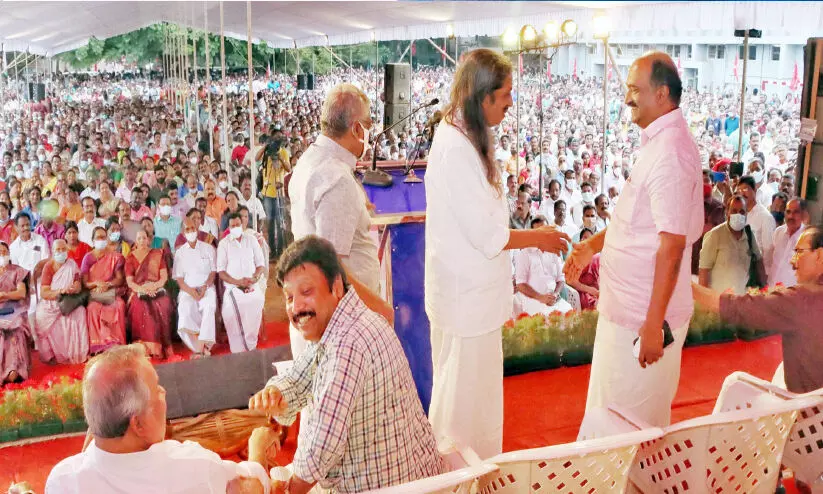 മുഖ്യമന്ത്രിയെ അപമാനിക്കാൻ ശ്രമിച്ചാൽ ചെറുക്കും -പന്ന്യൻ മുഖ്യമന്ത്രിയെ അപമാനിക്കാൻ ശ്രമിച്ചാൽ ചെറുക്കും -പന്ന്യൻ