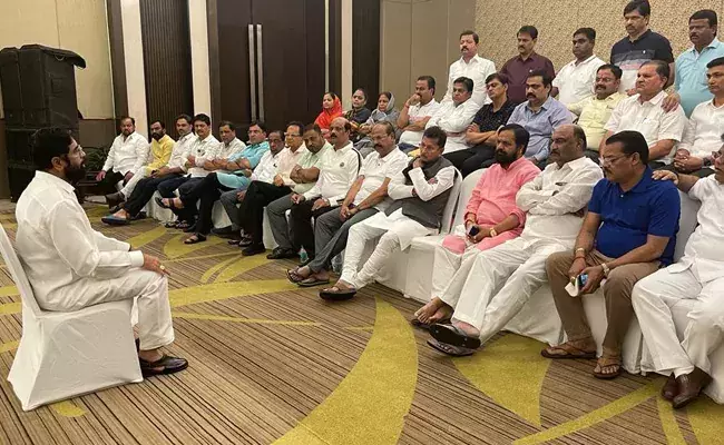 വിമത എം.എൽ.എമാരുടെ താമസത്തിന് മാത്രം 56 ലക്ഷം; ഹോട്ടലിൽ ആഡംബര സൗകര്യങ്ങൾ വിമത എം.എൽ.എമാരുടെ താമസത്തിന് മാത്രം 56 ലക്ഷം; ഹോട്ടലിൽ ആഡംബര സൗകര്യങ്ങൾ