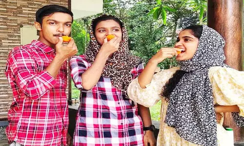 പ്ല​സ്​ ടു ​പ​രീ​ക്ഷ​യി​ലും മൂ​വ​ർ സം​ഘ​ത്തി​ന് എ ​പ്ല​സ്​ മധുരം