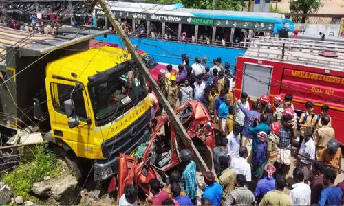 ഡ്രൈവർക്ക്​ ദേഹാസ്വാസ്ഥ്യം, നിയന്ത്രണംവിട്ട ടിപ്പർ അപകടത്തി​ൽപെട്ടു