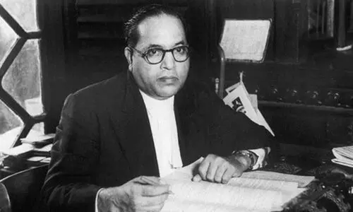 അംബേദ്കർ കൃതികളുടെ പ്രസിദ്ധീകരണം നിർത്താനുള്ള തീരുമാനത്തിൽനിന്ന് മഹാരാഷ്ട്ര സർക്കാർ പിന്മാറി