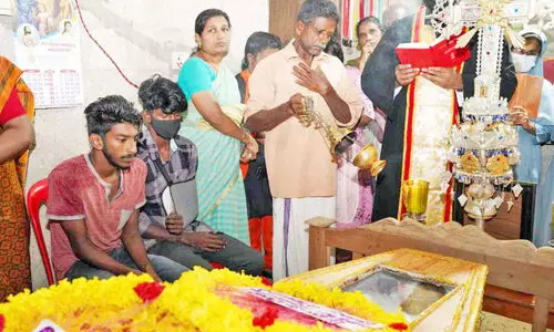 ബാബുവിന് അന്ത്യവിശ്രമം ജന്മനാട്ടിൽ; എബിന്റെ ആഗ്രഹം നിറവേറ്റി യൂസുഫലി ബാബുവിന് അന്ത്യവിശ്രമം ജന്മനാട്ടിൽ; എബിന്റെ ആഗ്രഹം നിറവേറ്റി യൂസുഫലി