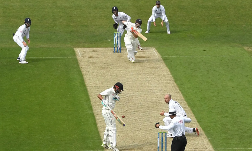 ഇതൊരുമാതിരി ഔട്ടായി പോയി...; ഇംഗ്ലണ്ട്-ന്യൂസിലൻഡ് മത്സരത്തിലെ വൈറൽ വിഡിയോ...