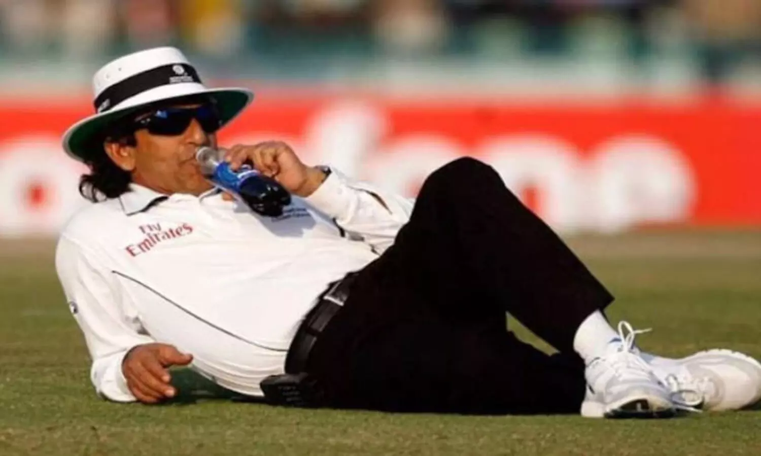 അന്ന് ഐ.സി.സി എലൈറ്റ് പാനല്‍ അമ്പയർ, ഇന്ന് തുണിക്കച്ചവടക്കാരൻ