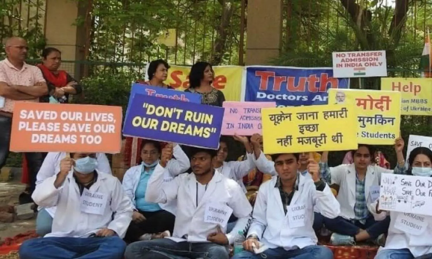 ഇരുളടഞ്ഞ് ഭാവി; ഡൽഹിയിൽ യുക്രെയ്ൻ മെഡിക്കൽ വിദ്യാർഥിസമരം