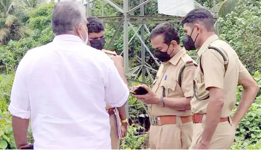 ആനച്ചാലിൽ കണ്ടൽക്കാട് നികത്തിയ സംഭവം: പരിശോധനയുമായി വനം വകുപ്പ് ആനച്ചാലിൽ കണ്ടൽക്കാട് നികത്തിയ സംഭവം: പരിശോധനയുമായി വനം വകുപ്പ്