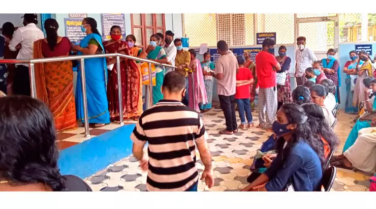 രോഗികളുടെ കാത്തിരിപ്പ് നീളുന്നു; കുടുംബാരോഗ്യ കേന്ദ്രത്തിൽ ഫാർമസിസ്റ്റ് നിയമനമില്ല; പ്രതിഷേധം ശക്തം