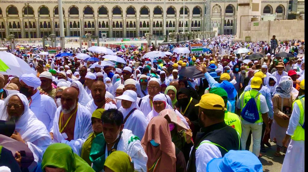 ജുമുഅ നമസ്കരിക്കാൻ ഇരുഹറമുകളിൽ എത്തിയത് എട്ട് ലക്ഷം ഹാജിമാർ ജുമുഅ നമസ്കരിക്കാൻ ഇരുഹറമുകളിൽ എത്തിയത് എട്ട് ലക്ഷം ഹാജിമാർ