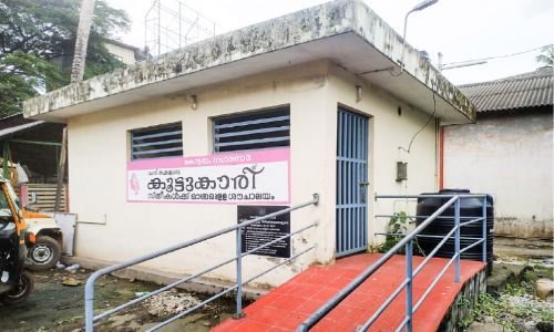 നോക്കുകുത്തിയായി ഷീ ടോയ്‌ലറ്റുകൾ