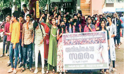 നിലമ്പൂർ ഗവ. കോളജ് വിദ്യാർഥികളുടെ സമരത്തിന് താൽക്കാലിക വിരാമം