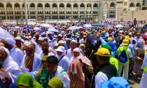 ജുമുഅ നമസ്കരിക്കാൻ ഇരുഹറമുകളിൽ എത്തിയത് എട്ട് ലക്ഷം ഹാജിമാർ