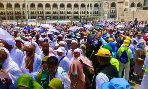 ജുമുഅ നമസ്കരിക്കാൻ ഇരുഹറമുകളിൽ എത്തിയത് എട്ട് ലക്ഷം ഹാജിമാർ