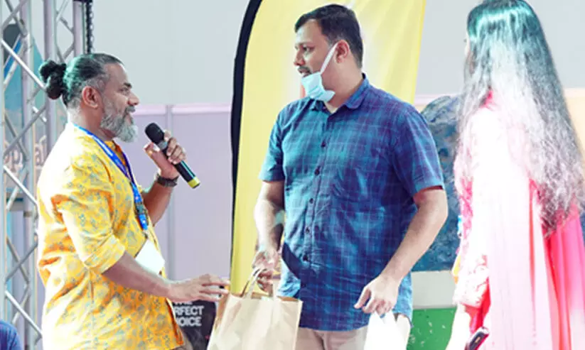 പടച്ചോനേ, ഇങ്ങള് കാത്തോളീ... പടച്ചോനേ, ഇങ്ങള് കാത്തോളീ...