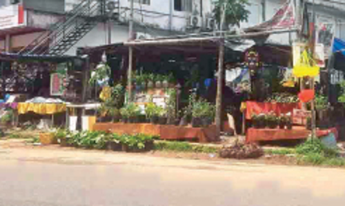 ക​രി​ഞ്ഞു​ണ​ങ്ങു​ന്ന പ്ര​തീ​ക്ഷ​ക​ൾ