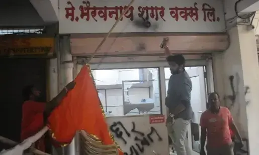 വിമത എം.എൽ.എമാർക്കെതിരെ ശിവസേന ആക്രമണം; ആരെയും വെറുതെ വിടില്ലെന്ന് സഞ്ജയ് മൂർ